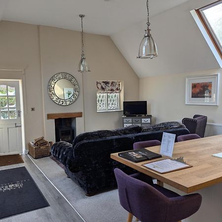 The Coach House Apartment At Cefn Tilla Court, อัสค์ ภายนอก รูปภาพ