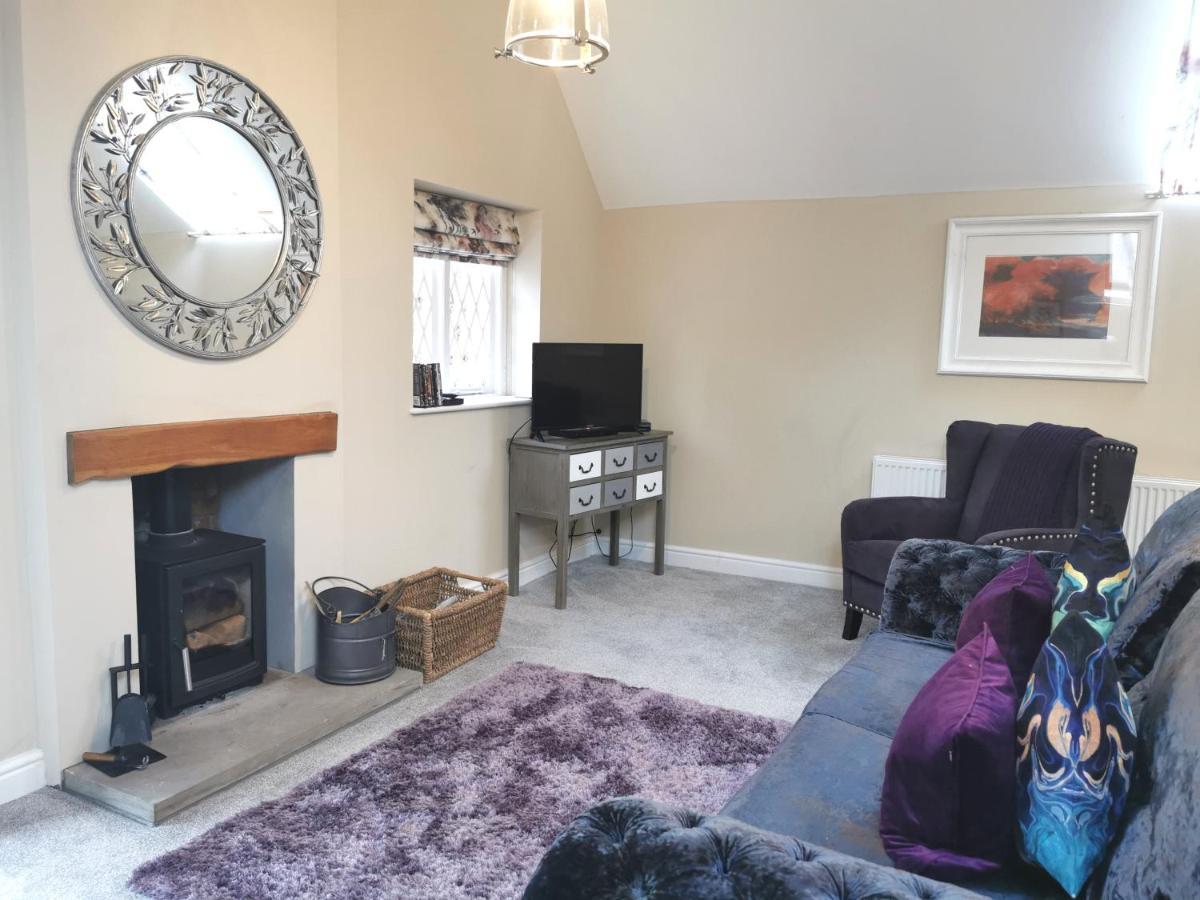 The Coach House Apartment At Cefn Tilla Court, อัสค์ ภายนอก รูปภาพ