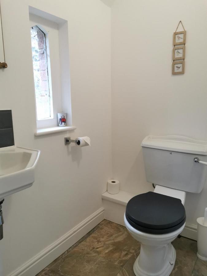 The Coach House Apartment At Cefn Tilla Court, อัสค์ ภายนอก รูปภาพ