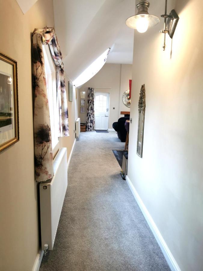 The Coach House Apartment At Cefn Tilla Court, อัสค์ ภายนอก รูปภาพ