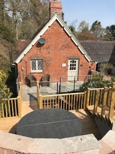 The Coach House Apartment At Cefn Tilla Court, อัสค์ ภายนอก รูปภาพ